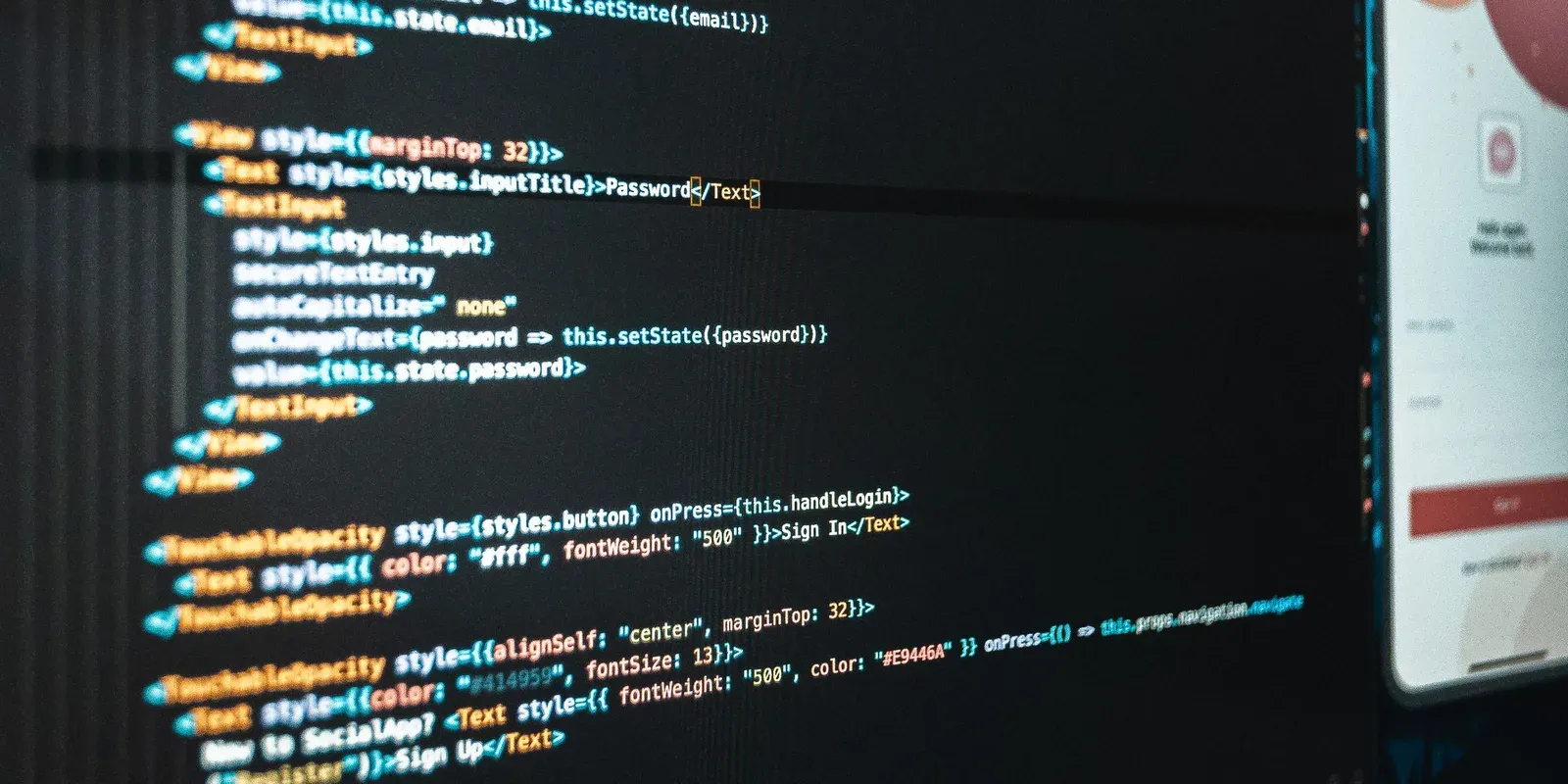 Nahaufnahme eines Laptopbildschirms mit Programmcode